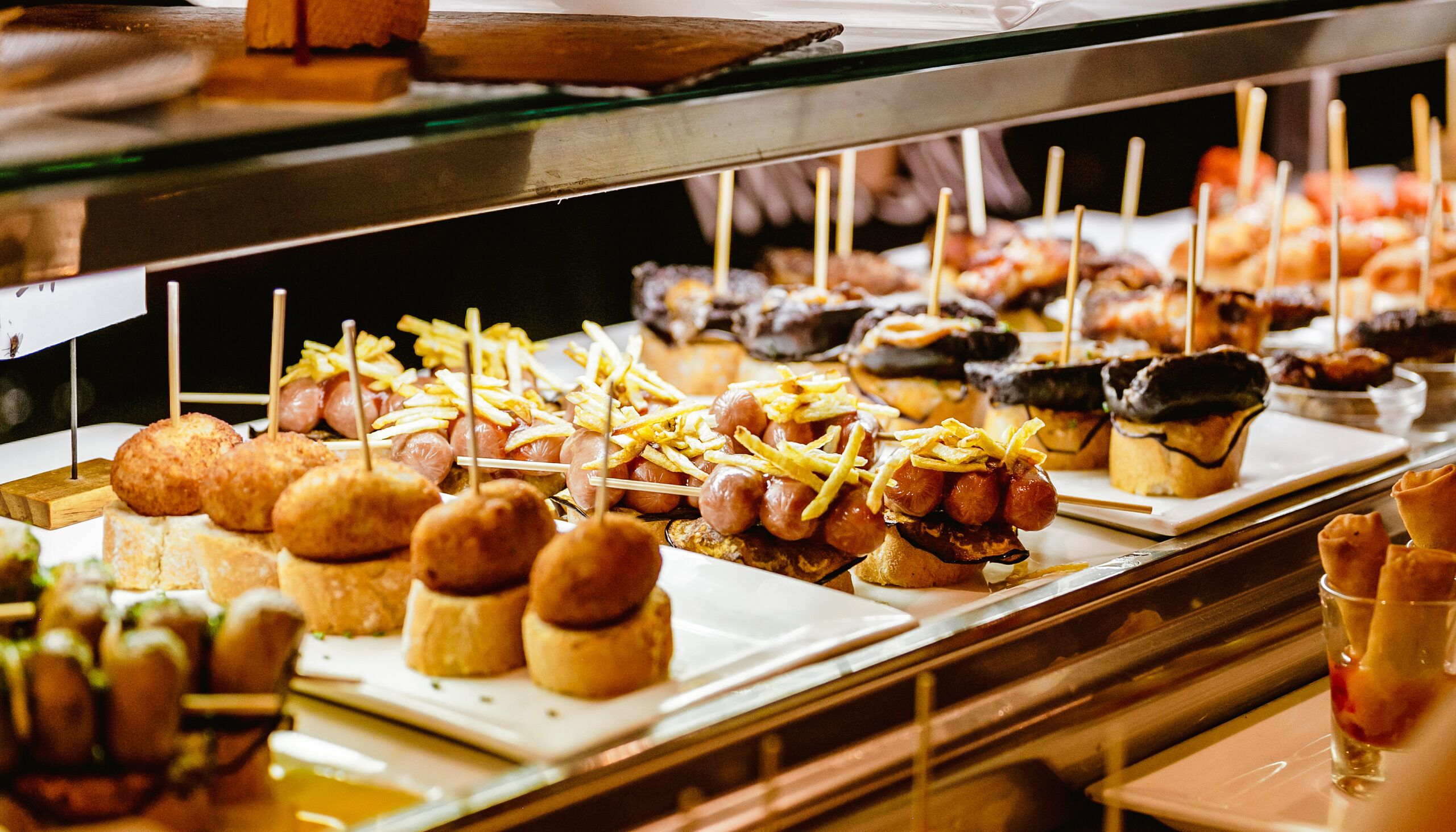 月桂街小吃巡禮 Calle Laurel Tapas Tour