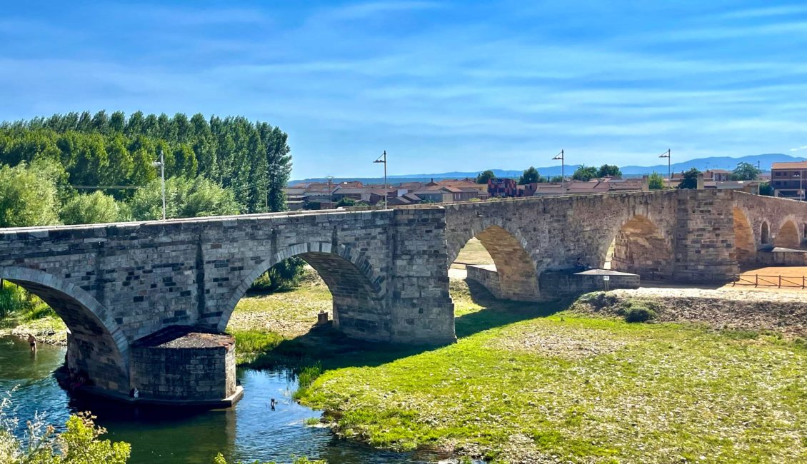奧爾比戈橋 Puente de Órbigo