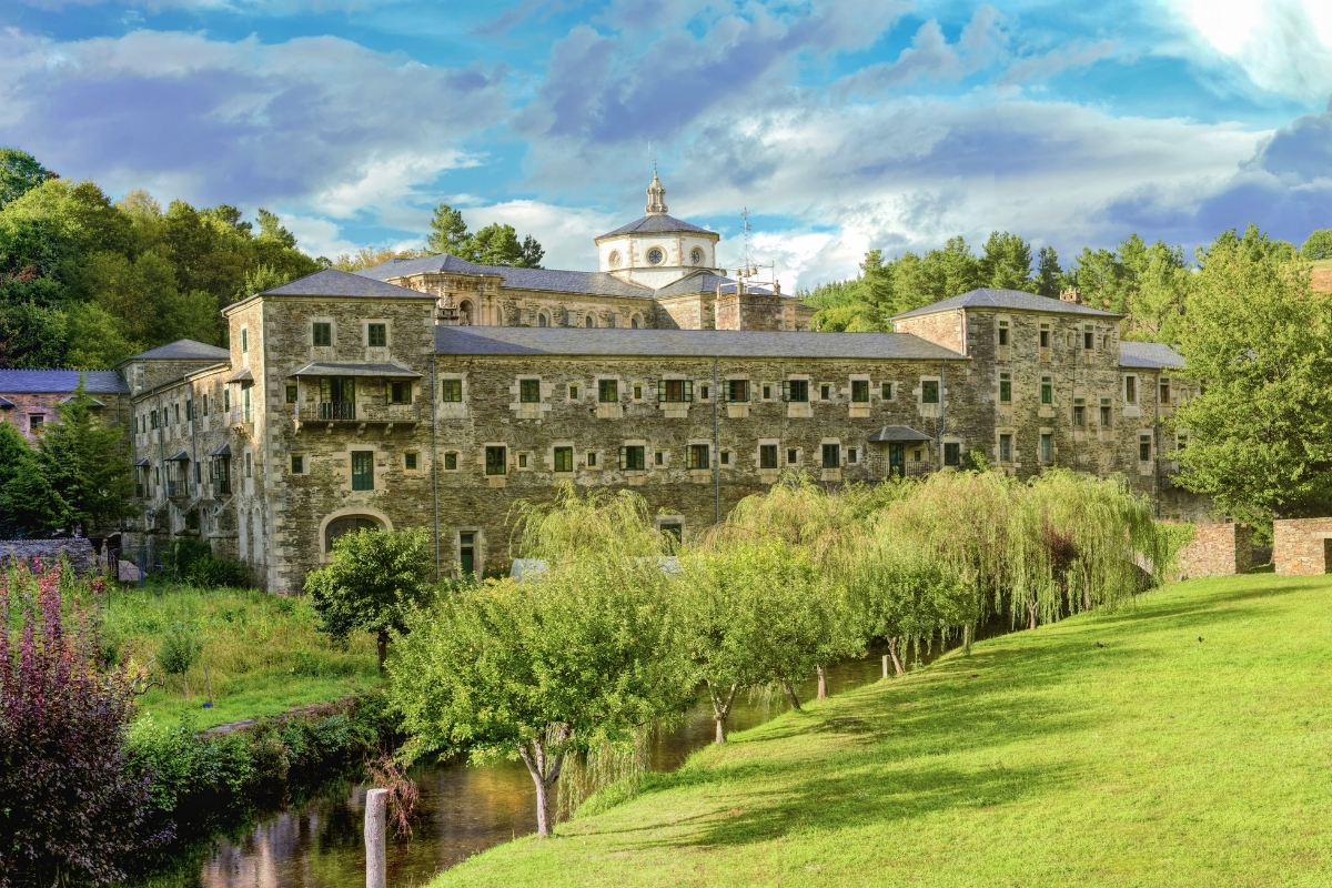 薩莫斯修道院 Monasterio de Samos